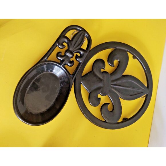 Fleur De Lis Painted Cast Iron Oval Spoon Rest & Plate Rest set by Core Kitchen - Picture 1 of 13